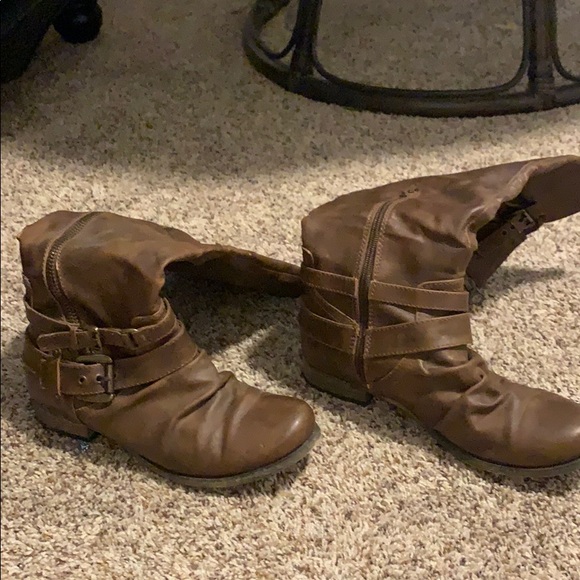 Boots - Picture 2 of 3